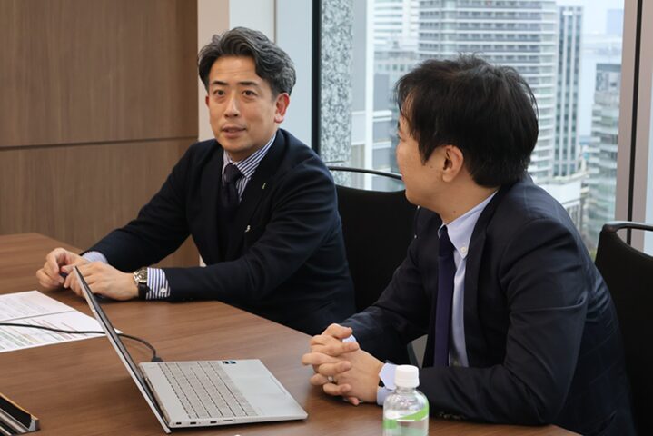 資本業務提携の強化について語るインフォマートとinvoxの対談風景